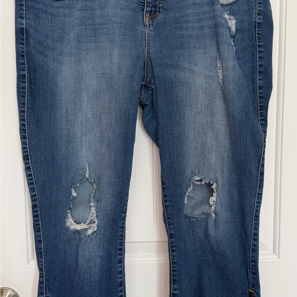 Torrid Women’s Distressed Jeans Medium Wash Ankle Zippers 20R Blue Denim Pants